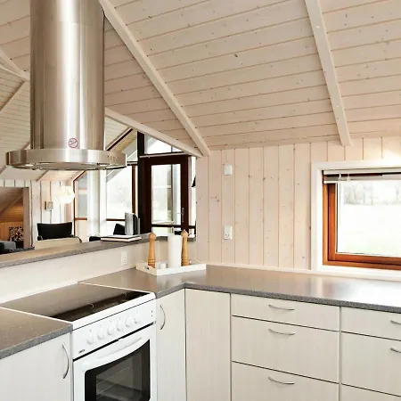 Дом отдыха 6 Person Holiday In